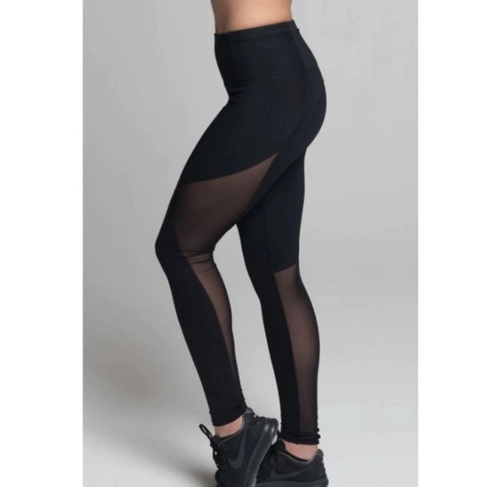 Visakai black high rise hustle and flow full leggings
